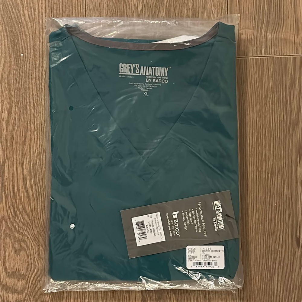 NWT scrub top